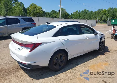 2021 Hyundai Elantra Sel z USA, uszkodzony, nr VIN 5NPLM4AG9MH003282